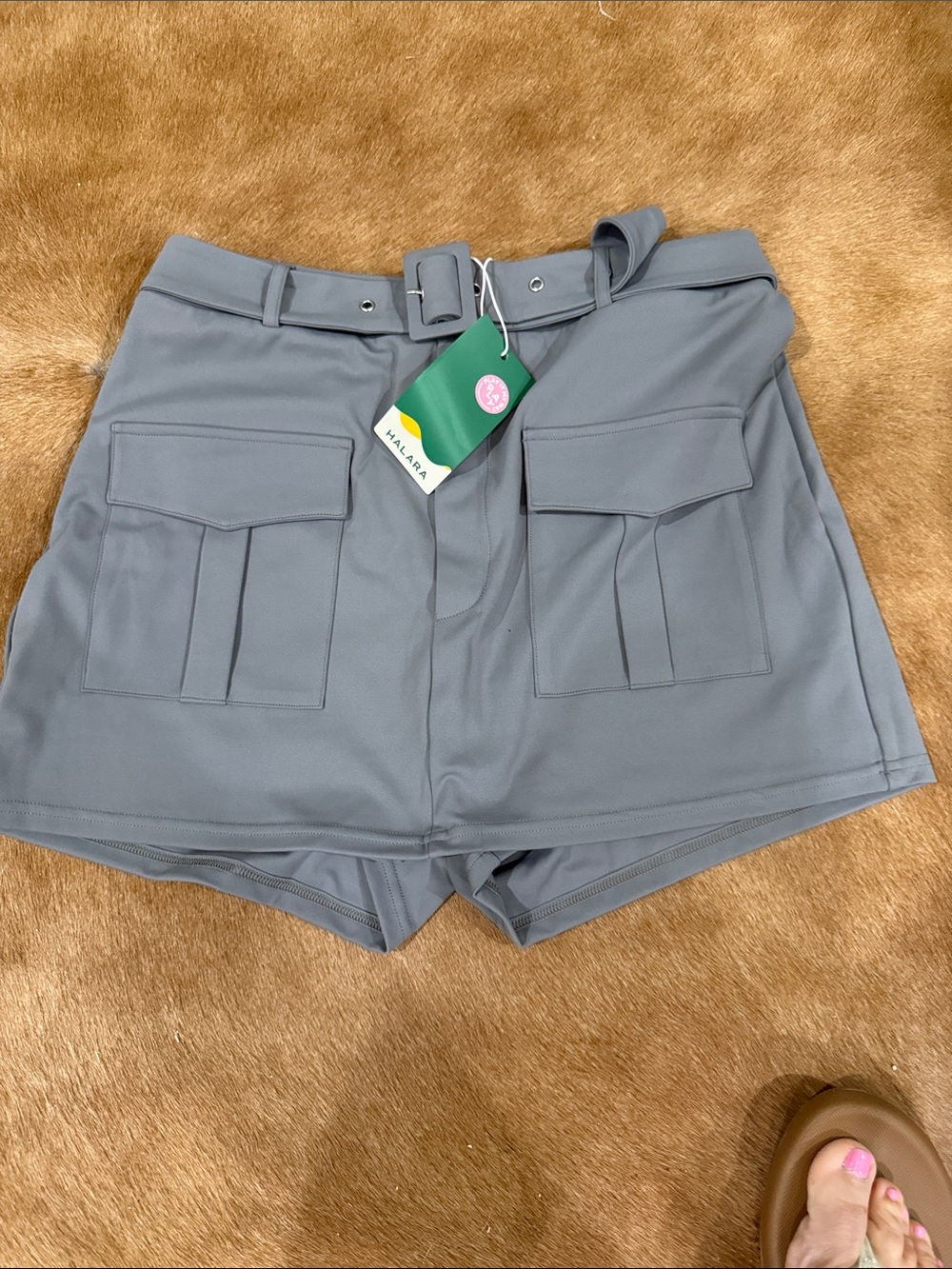 HALARA Steel Gray High-Waist Cargo Shorts with Belt